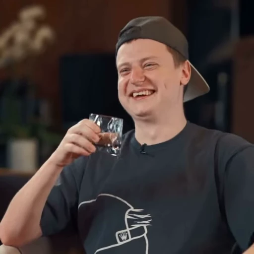 😁 Стикер «МОЙ КАНАЛ, ЖМИ» для Telegram