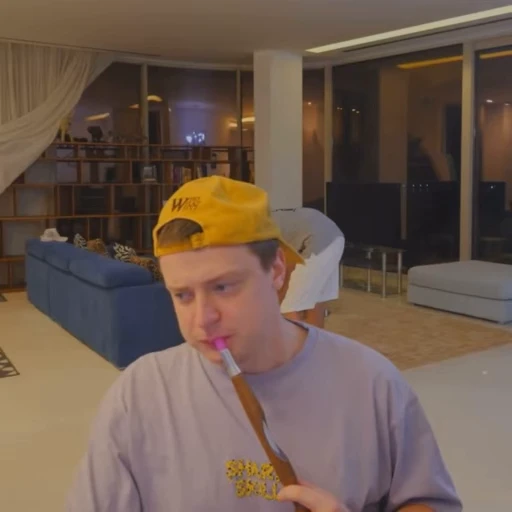 🚬 Стикер «МОЙ КАНАЛ, ЖМИ» для Telegram