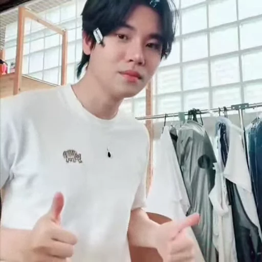🤩 Стикер «Yinyin Anw» для Telegram