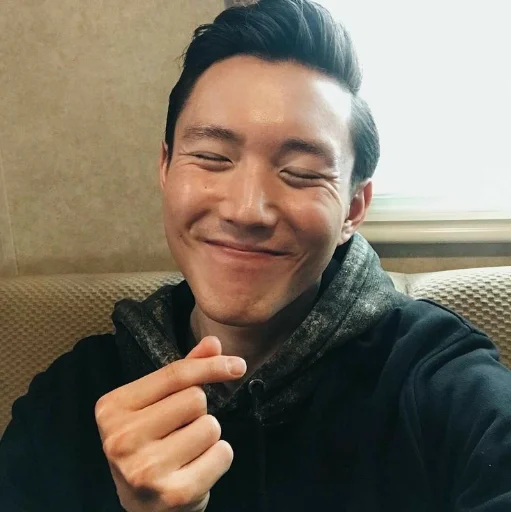 🥰 Стикер «Umbrella Academy» для Telegram