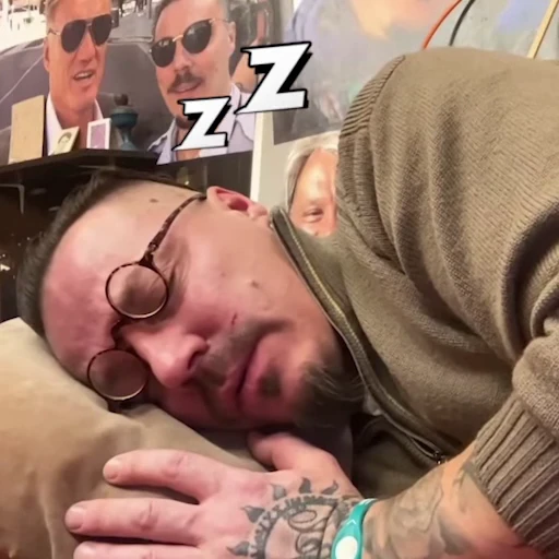 😴 Стикер «Don Simon» для Telegram