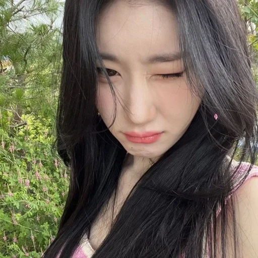 🐾 Стикер «itzy chaeryeong» для Telegram