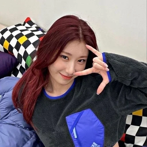 🐾 Стикер «itzy chaeryeong» для Telegram