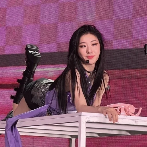 🐾 Стикер «itzy chaeryeong» для Telegram