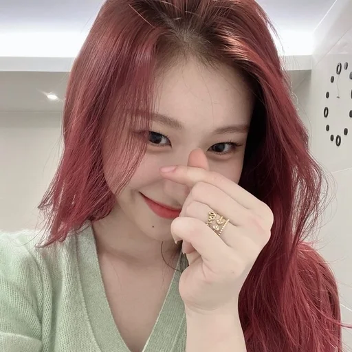 🐾 Стикер «itzy chaeryeong» для Telegram