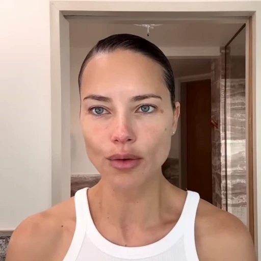 🤩 Стикер «Adriana Lima» для Telegram