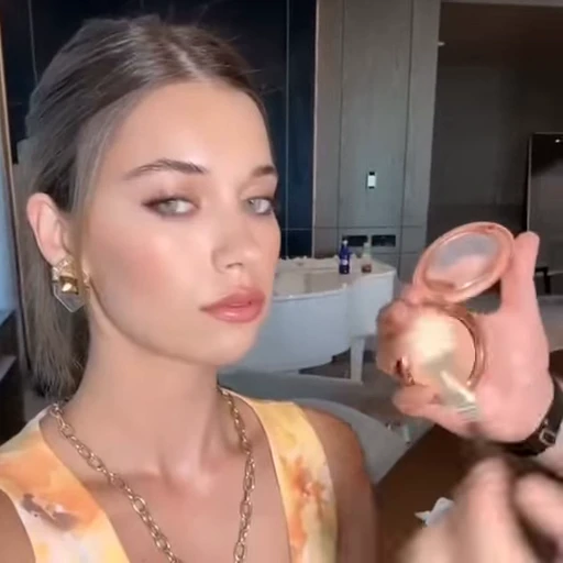 💅 Стикер «Afra Saracoglu» для Telegram