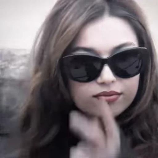 😎 Стикер «Afra Saracoglu» для Telegram