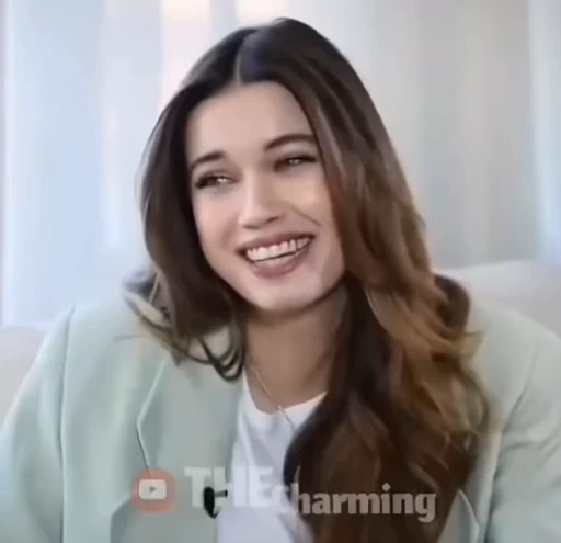 😂 Стикер «Afra Saracoglu» для Telegram