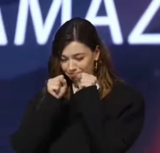 😢 Стикер «Afra Saracoglu» для Telegram