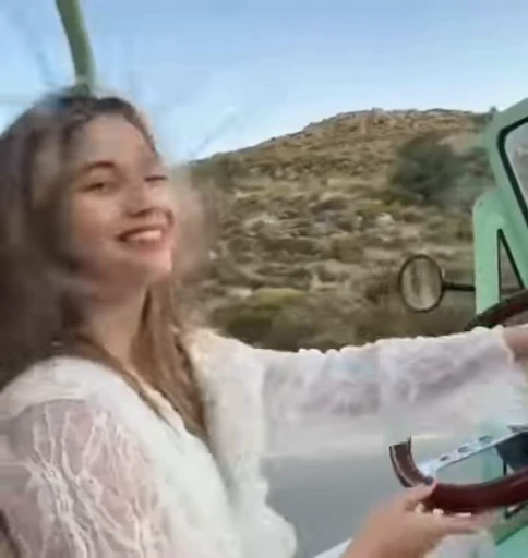 🚘 Стикер «Afra Saracoglu» для Telegram