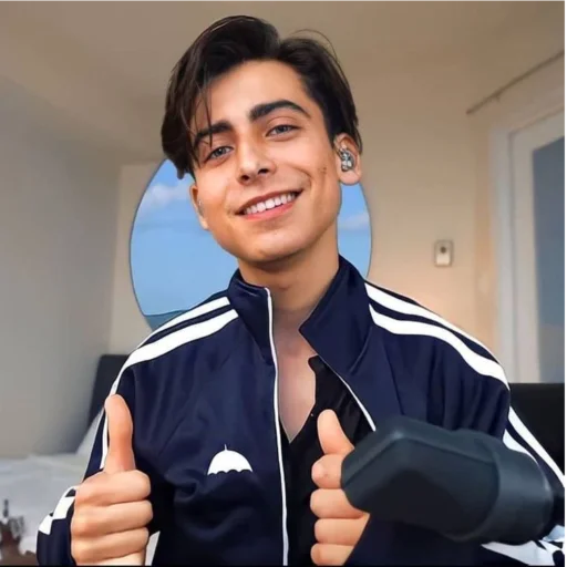 👍 Стикер «Aidan Gallagher» для Telegram