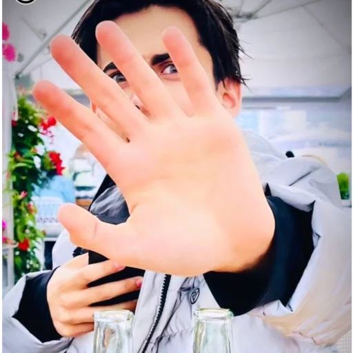 🙈 Стикер «Aidan Gallagher» для Telegram