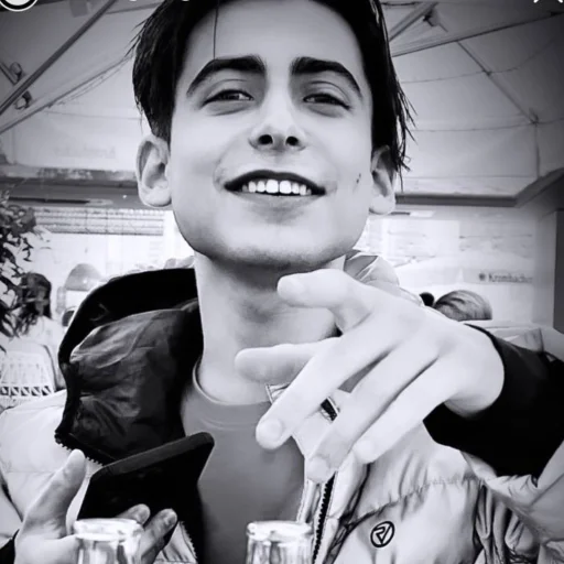 😄 Стикер «Aidan Gallagher» для Telegram