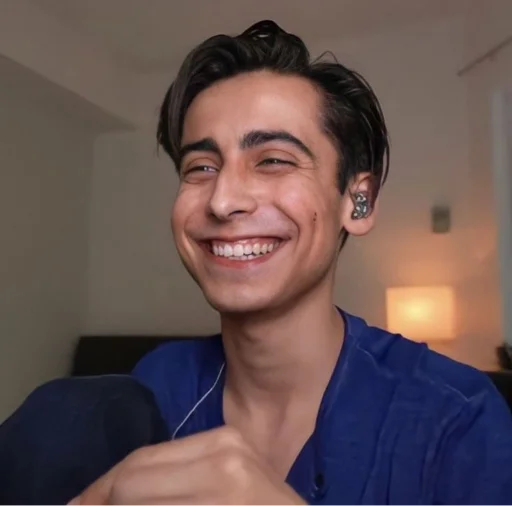 😁 Стикер «Aidan Gallagher» для Telegram