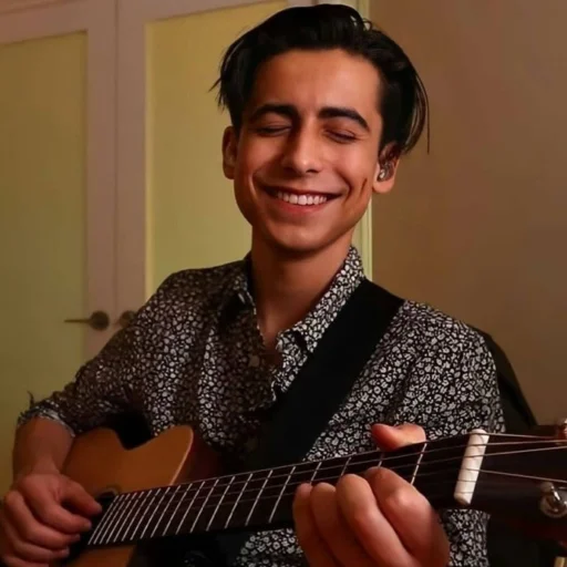 😆 Стикер «Aidan Gallagher» для Telegram