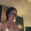 Стикер 42 Алиша