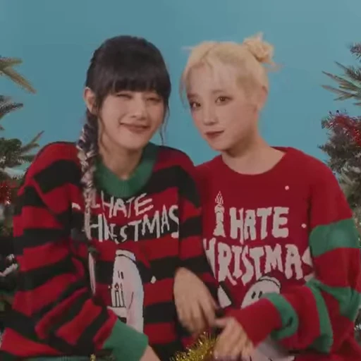 👩‍❤️‍💋‍👩 Стикер «(G)I-DLE» для Telegram