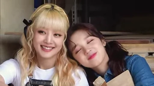 👩‍❤️‍👩 Стикер «(G)I-DLE» для Telegram