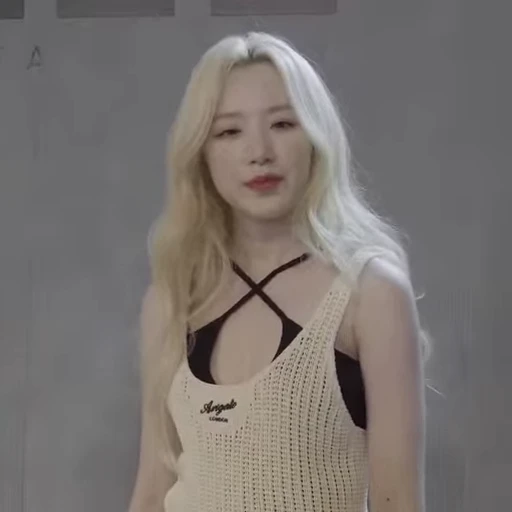 👩‍❤️‍👩 Стикер «(G)I-DLE» для Telegram