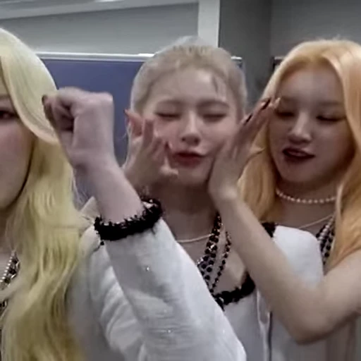 🤪 Стикер «(G)I-DLE» для Telegram