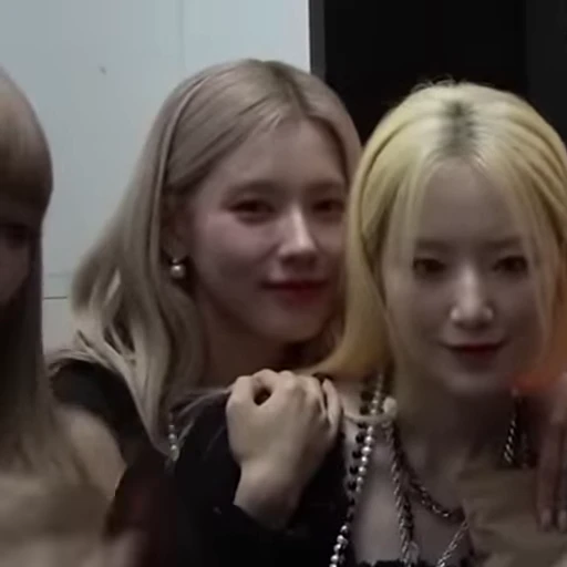 Стикерпак (G)I-DLE для Telegram