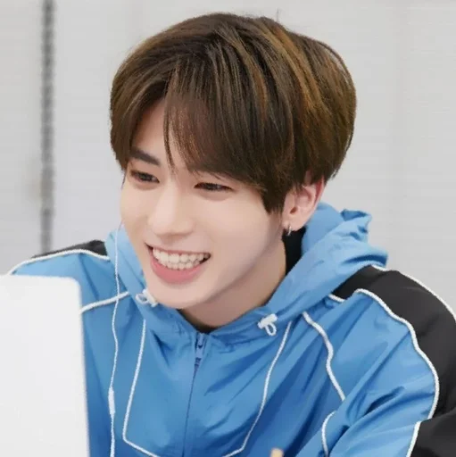 🇵🇼 Стикер «Kang Taehyun» для Telegram