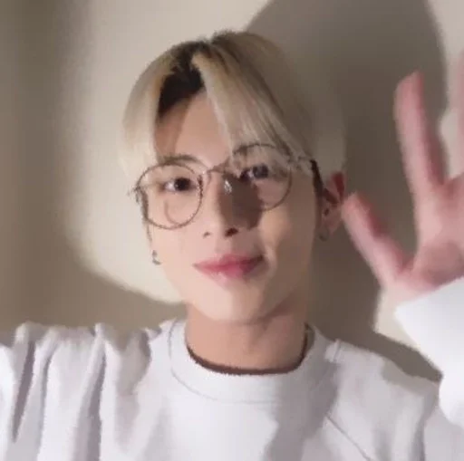 🇵🇼 Стикер «Kang Taehyun» для Telegram