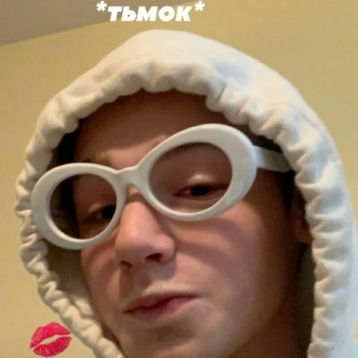 😘 Стикер «American&;s tiktok??» для Telegram