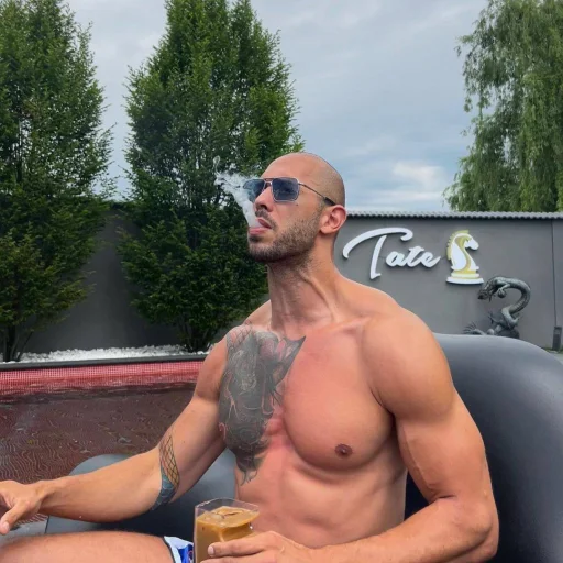 😂 Стикер «Andrew Tate» для Telegram