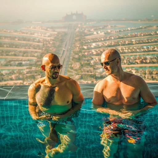 🏊‍♂️ Стикер «Andrew Tate» для Telegram