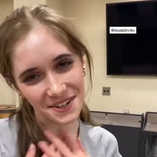 🤩 Стикер «Анна & Изабо» для Telegram