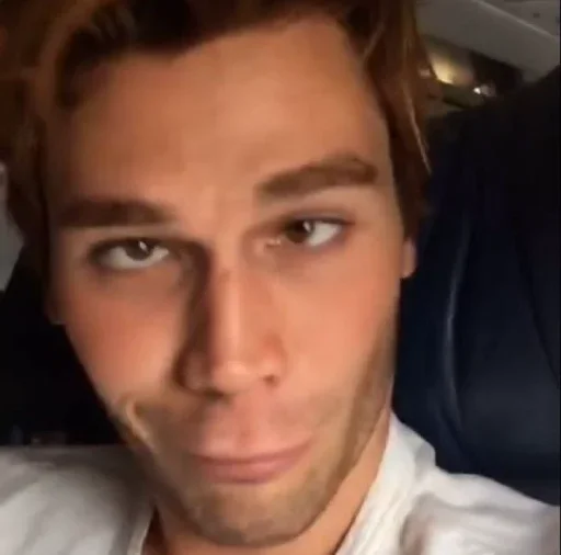 🌿 Стикер «Archie KJ Apa» для Telegram