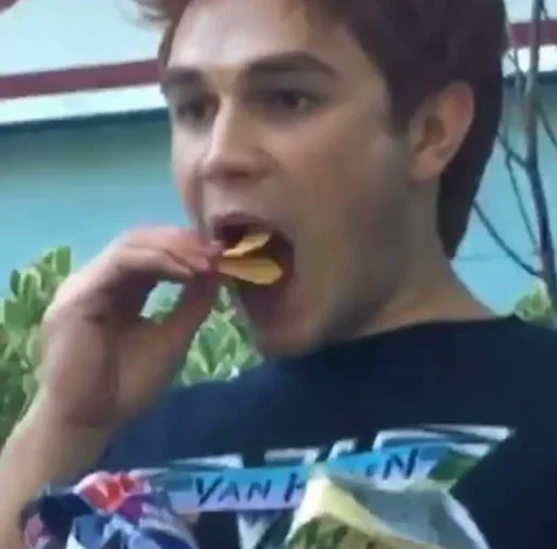 🌿 Стикер «Archie KJ Apa» для Telegram