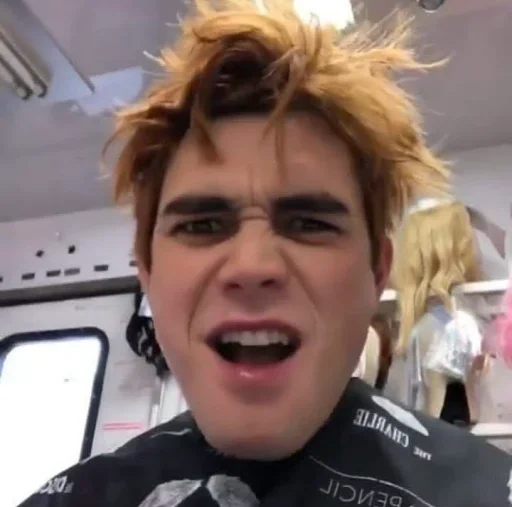 🌿 Стикер «Archie KJ Apa» для Telegram