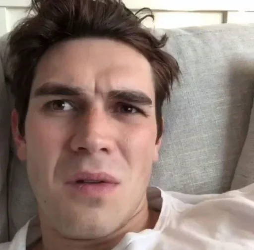 🌿 Стикер «Archie KJ Apa» для Telegram