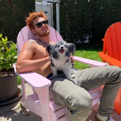 🌿 Стикер «Archie KJ Apa» для Telegram