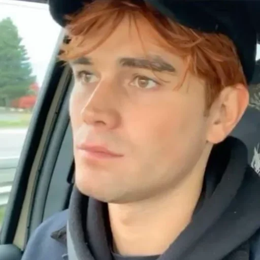 🌿 Стикер «Archie KJ Apa» для Telegram