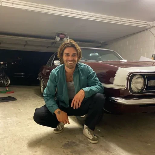 🌿 Стикер «Archie KJ Apa» для Telegram