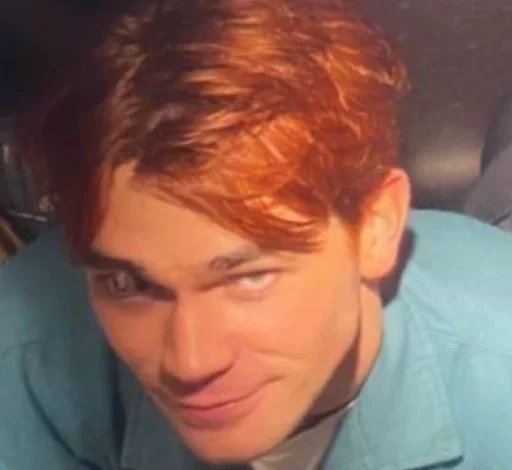 🌿 Стикер «Archie KJ Apa» для Telegram