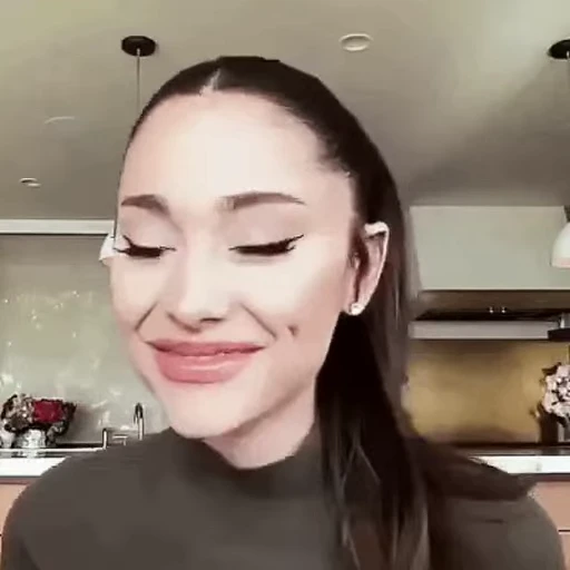 🤩 Стикер «Ariana Grande Videopack» для Telegram