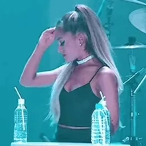 🤩 Стикер «Ariana Grande Videopack» для Telegram