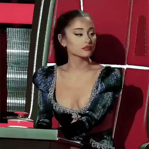🤩 Стикер «Ariana Grande Videopack» для Telegram
