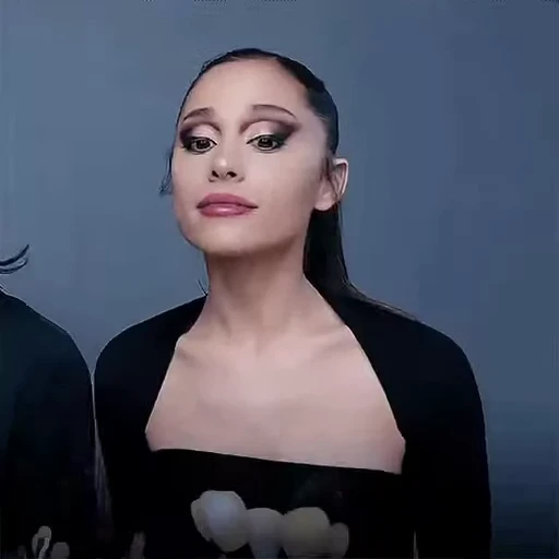 🤩 Стикер «Ariana Grande Videopack» для Telegram