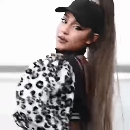 🤩 Стикер «Ariana Grande Videopack» для Telegram