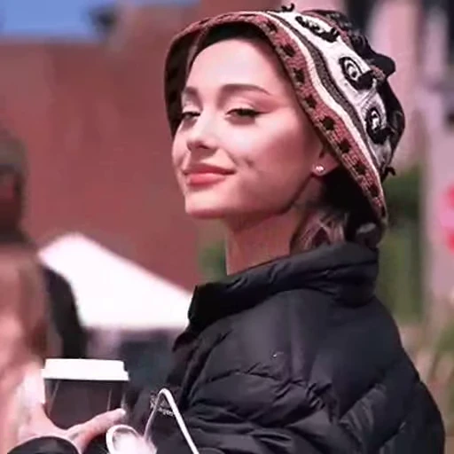 🤩 Стикер «Ariana Grande Videopack» для Telegram