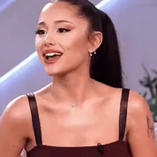 🤩 Стикер «Ariana Grande Videopack» для Telegram