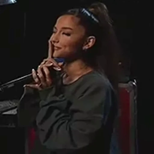 🤩 Стикер «Ariana Grande Videopack» для Telegram