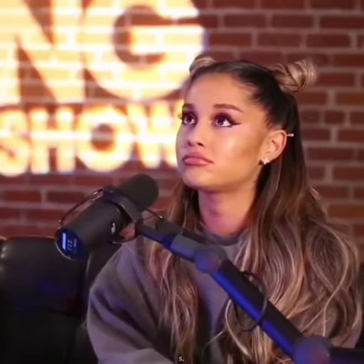 ♥️ Стикер «Ariana Grande» для Telegram