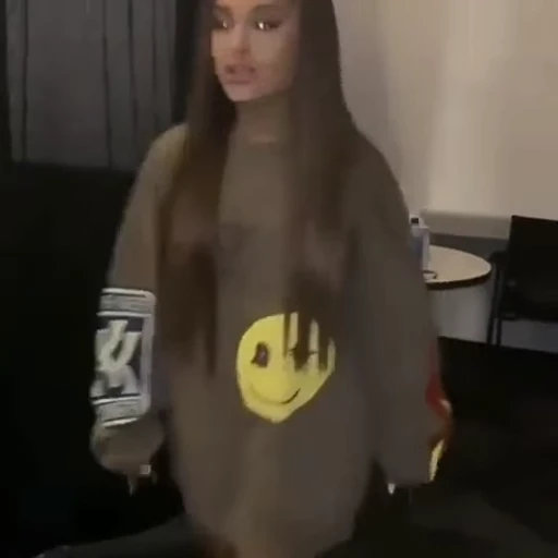 ♥️ Стикер «Ariana Grande» для Telegram